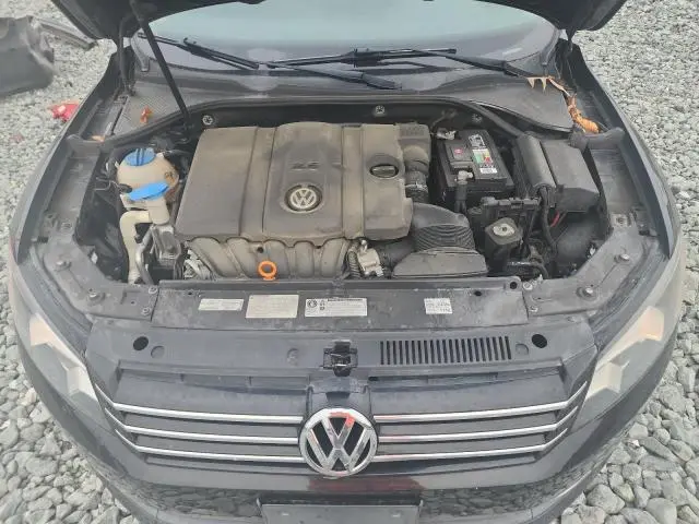 2013 VOLKSWAGEN PASSAT SE  