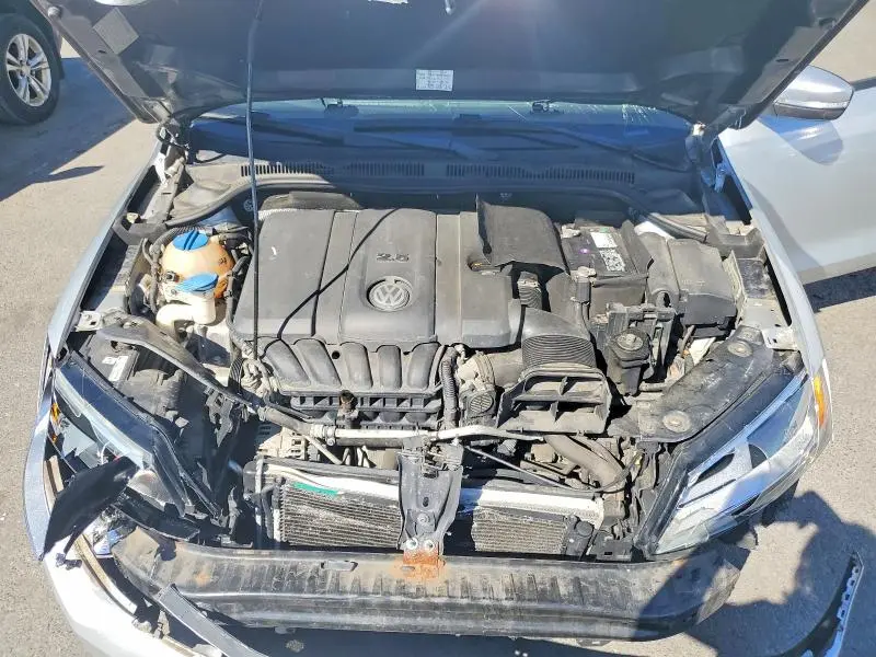 2011 VOLKSWAGEN JETTA SE  