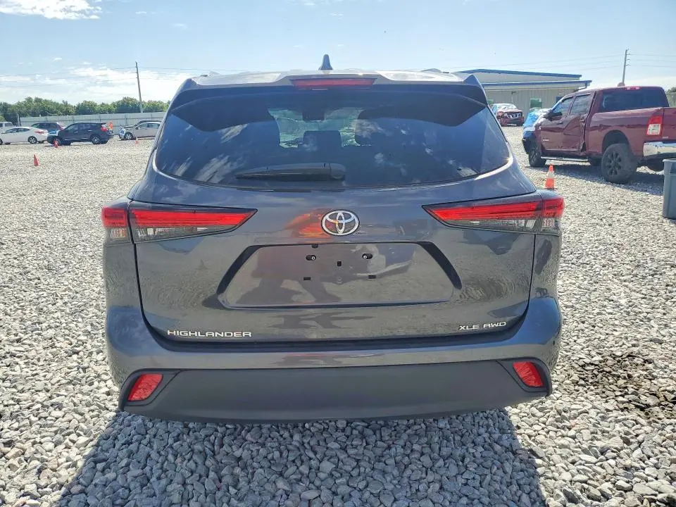 2021 TOYOTA HIGHLANDER XLE  