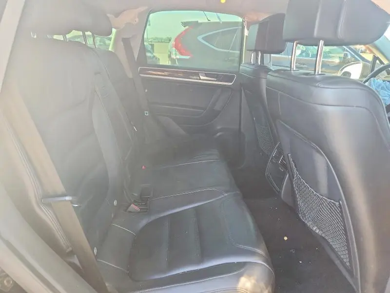 2013 VOLKSWAGEN TOUAREG V6  