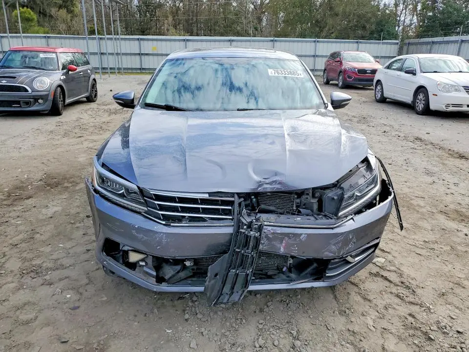 2016 VOLKSWAGEN PASSAT SE  
