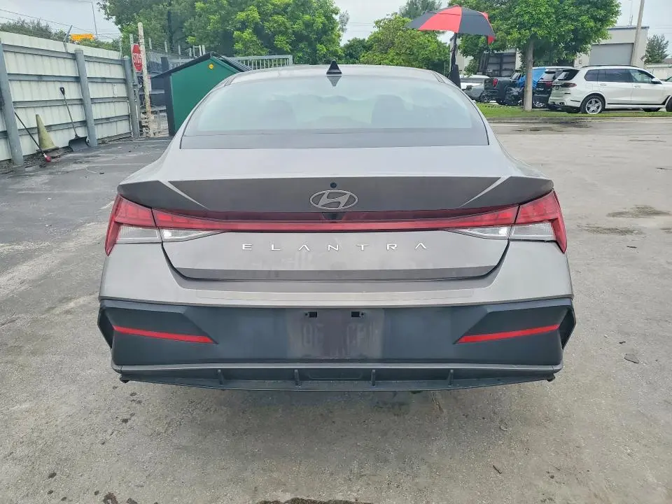 2024 HYUNDAI ELANTRA SEL  