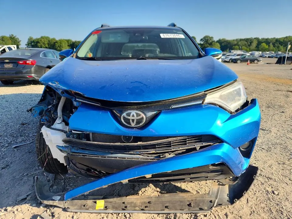 2017 TOYOTA RAV4 XLE  
