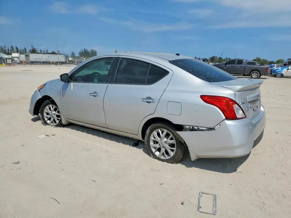2018 NISSAN VERSA SV  