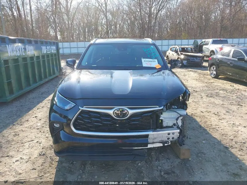 2022 TOYOTA HIGHLANDER XLE