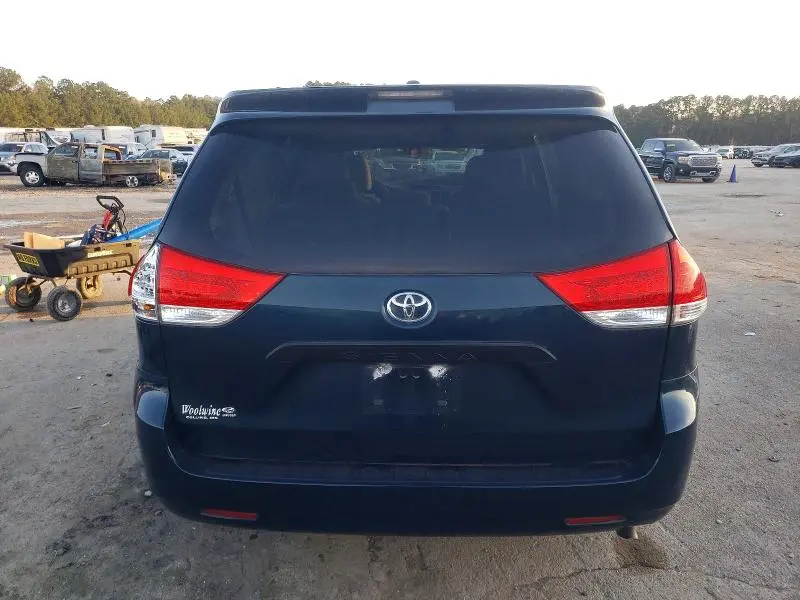2012 TOYOTA SIENNA   