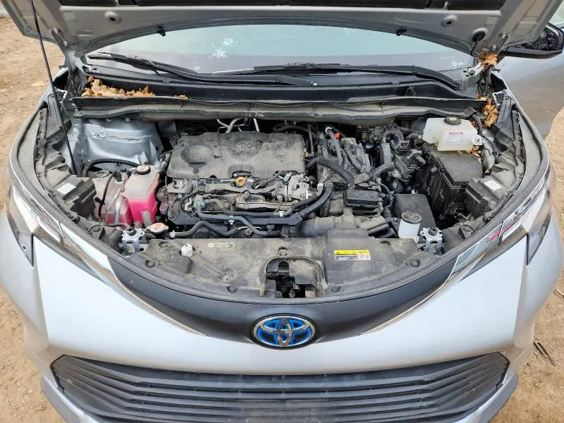 2021 TOYOTA SIENNA LE 8-PASSENGER  