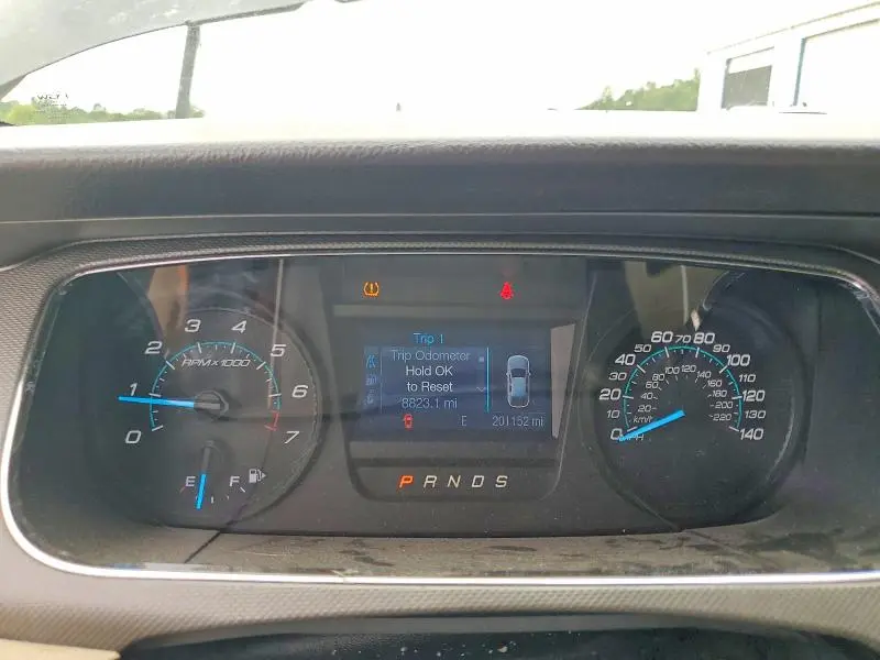 2015 FORD TAURUS SE  