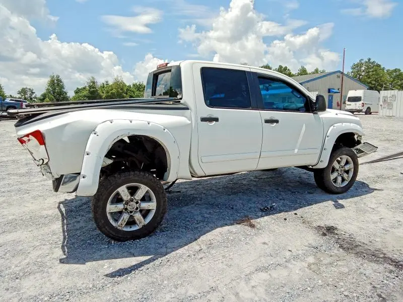 2015 NISSAN TITAN SV  