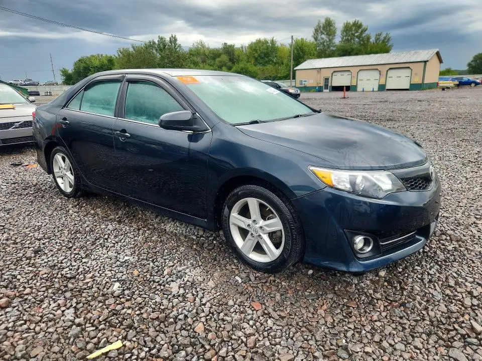 2014 TOYOTA CAMRY SE  
