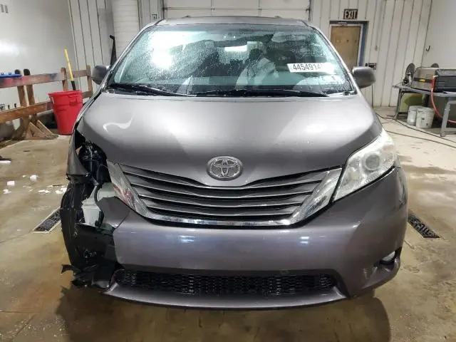 2011 TOYOTA SIENNA XLE  