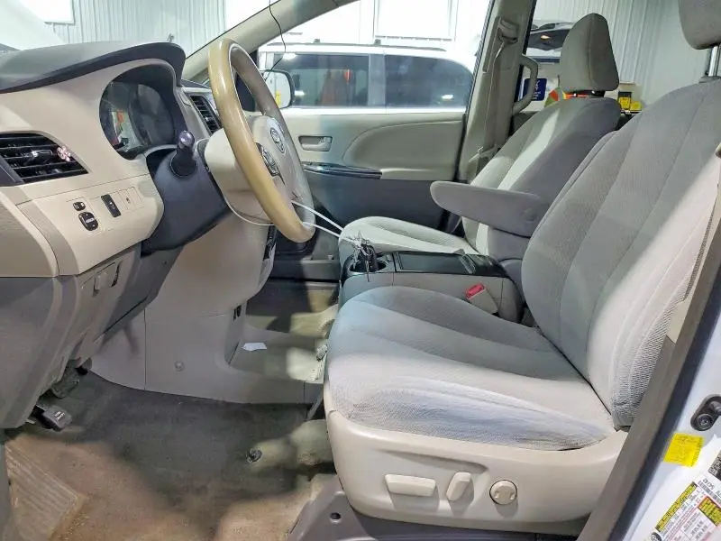 2013 TOYOTA SIENNA LE 7-PASSENGER  