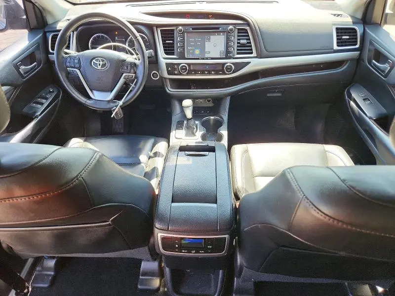2019 TOYOTA HIGHLANDER XLE  