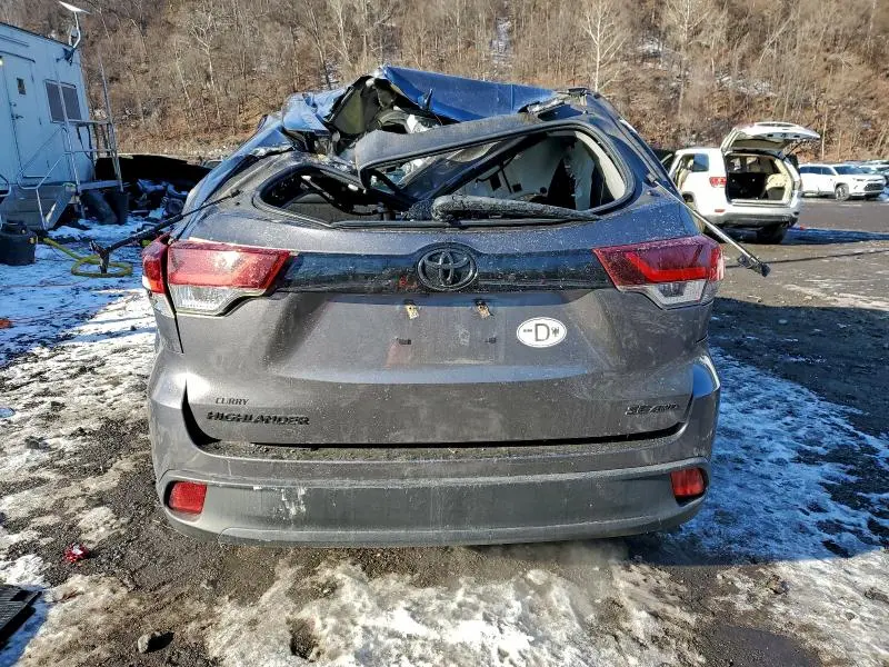 2019 TOYOTA HIGHLANDER SE  