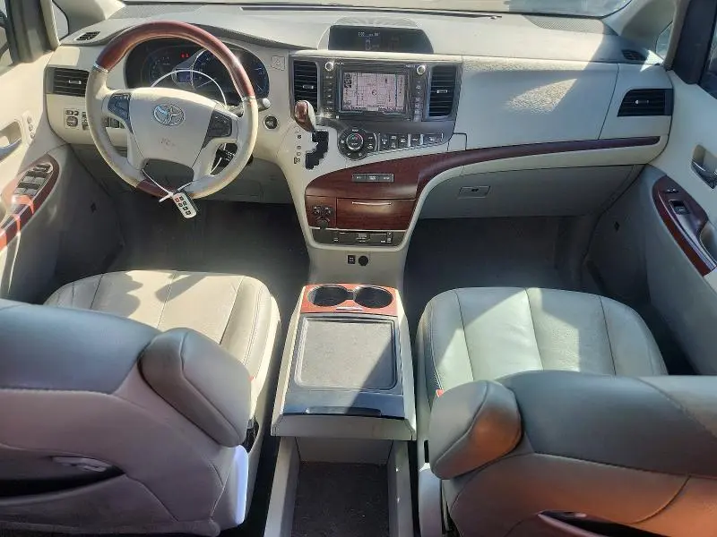 2013 TOYOTA SIENNA LIMITED 7-PASSENGER  