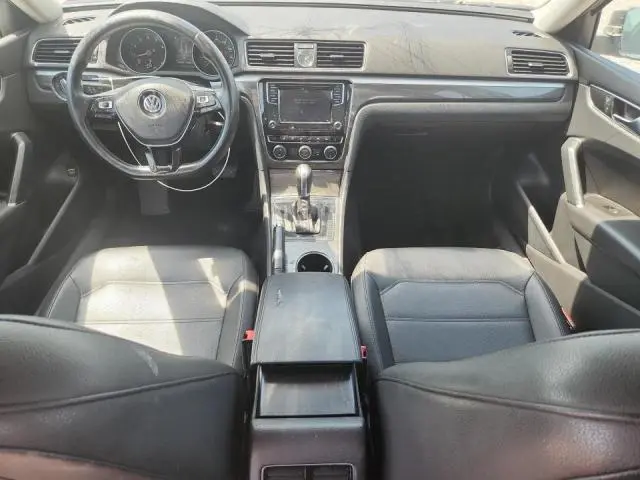 2016 VOLKSWAGEN PASSAT SE  
