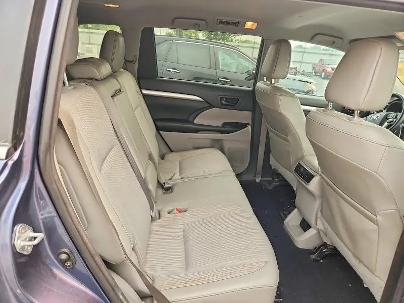 2016 TOYOTA HIGHLANDER LE PLUS  