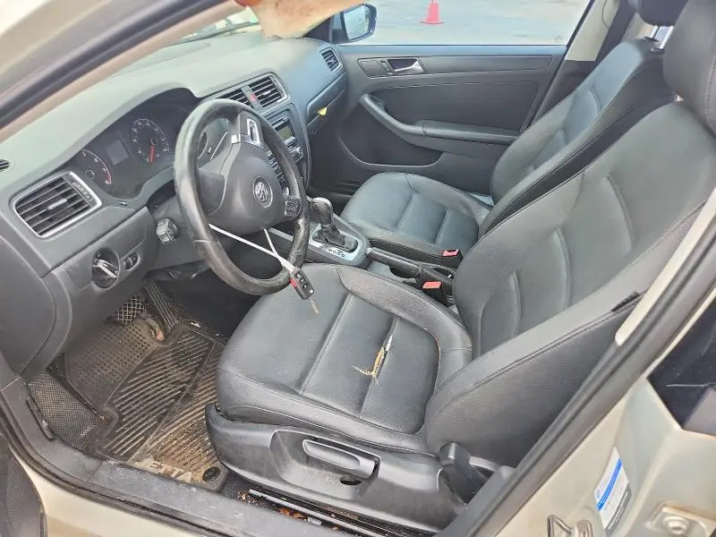 2011 VOLKSWAGEN JETTA SE  