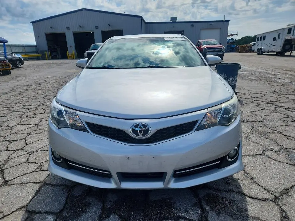 2012 TOYOTA CAMRY SE  