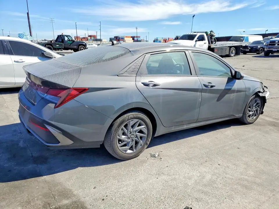 2024 HYUNDAI ELANTRA   