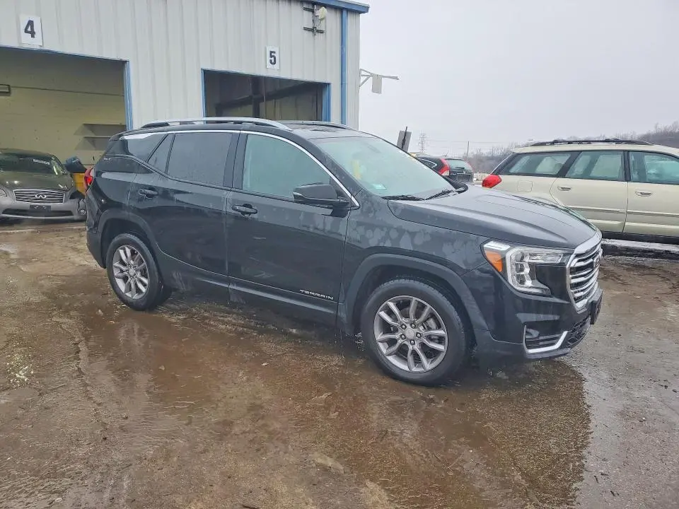 2022 GMC TERRAIN SLT  