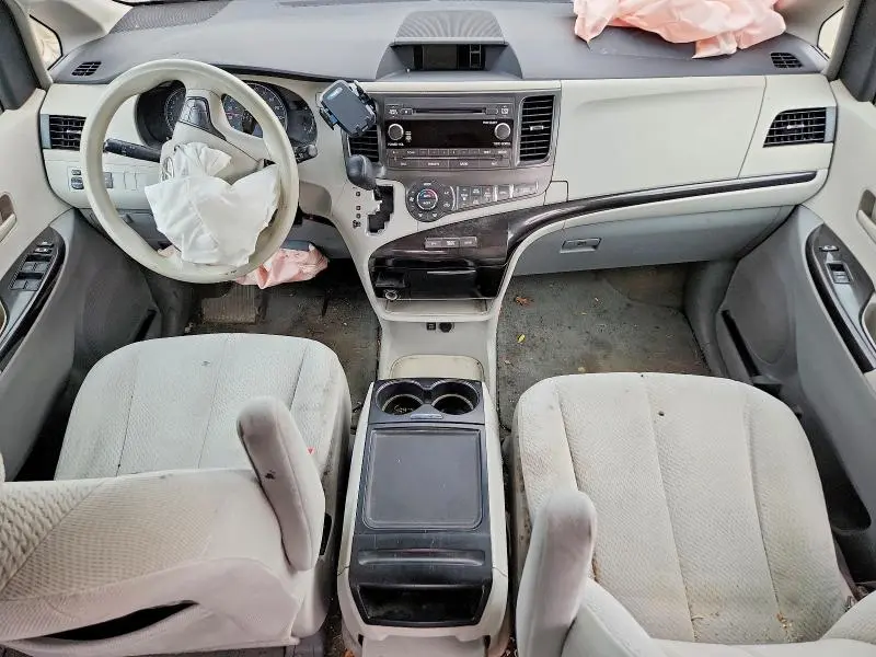 2013 TOYOTA SIENNA   
