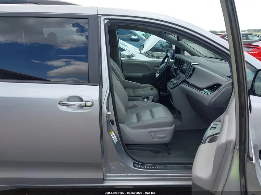 2017 TOYOTA SIENNA XLE PREMIUM 8 PASSENGER