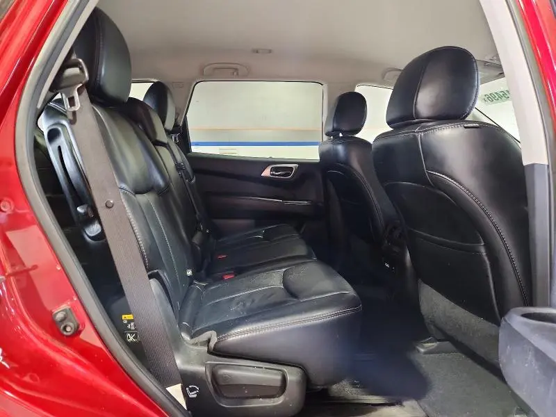 2017 NISSAN PATHFINDER SL  