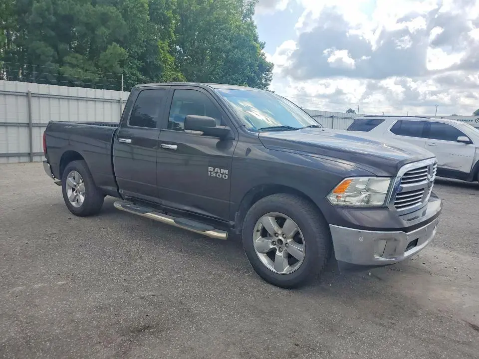 2016 RAM 1500 SLT  