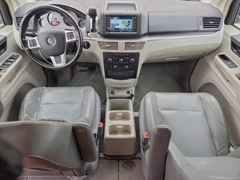 2011 VOLKSWAGEN ROUTAN SE  