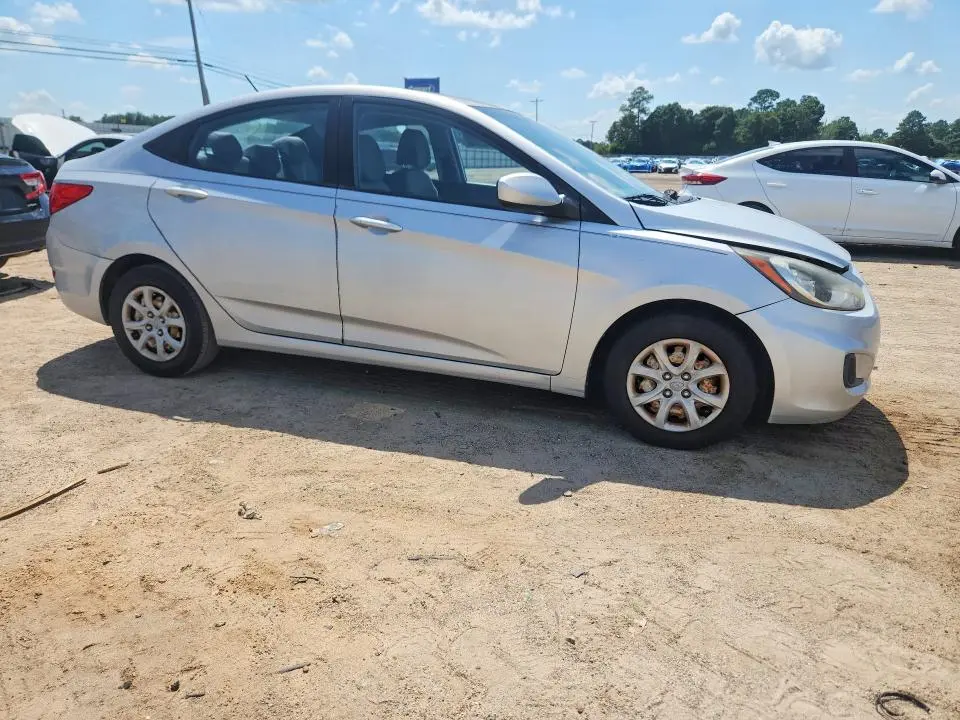 2012 HYUNDAI ACCENT GLS  
