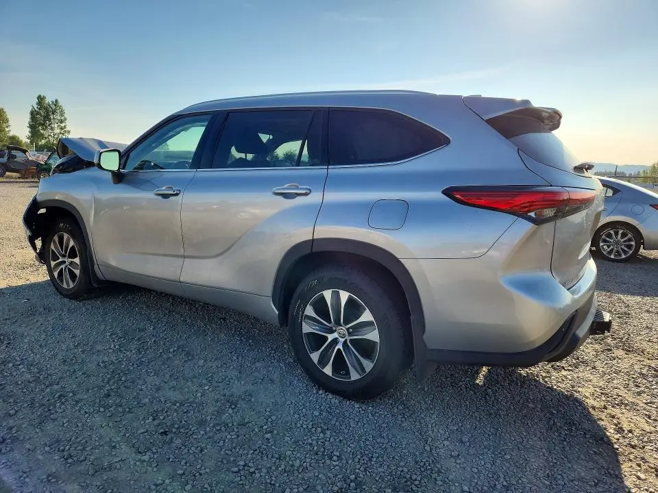2020 TOYOTA HIGHLANDER XLE  