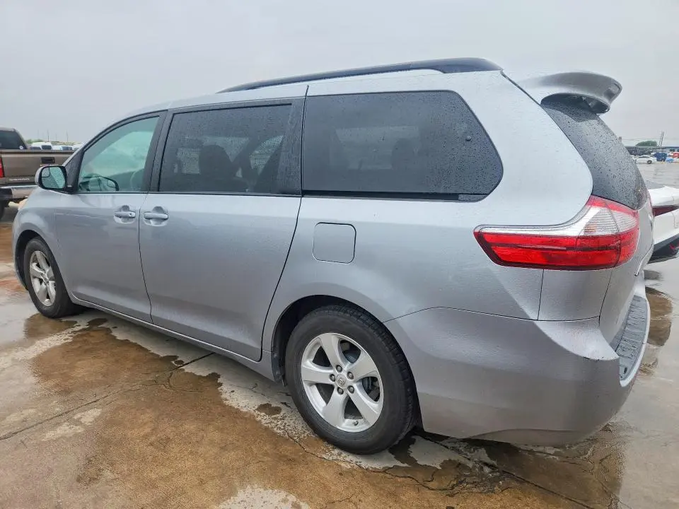 2015 TOYOTA SIENNA LE  