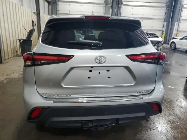 2022 TOYOTA HIGHLANDER XLE  