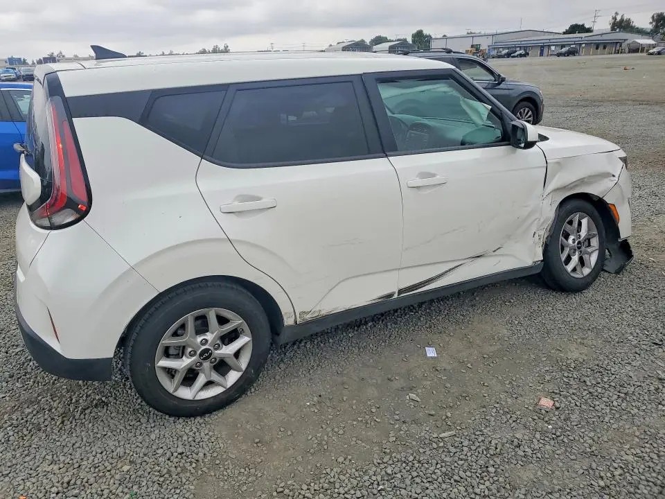 2023 KIA SOUL LX  