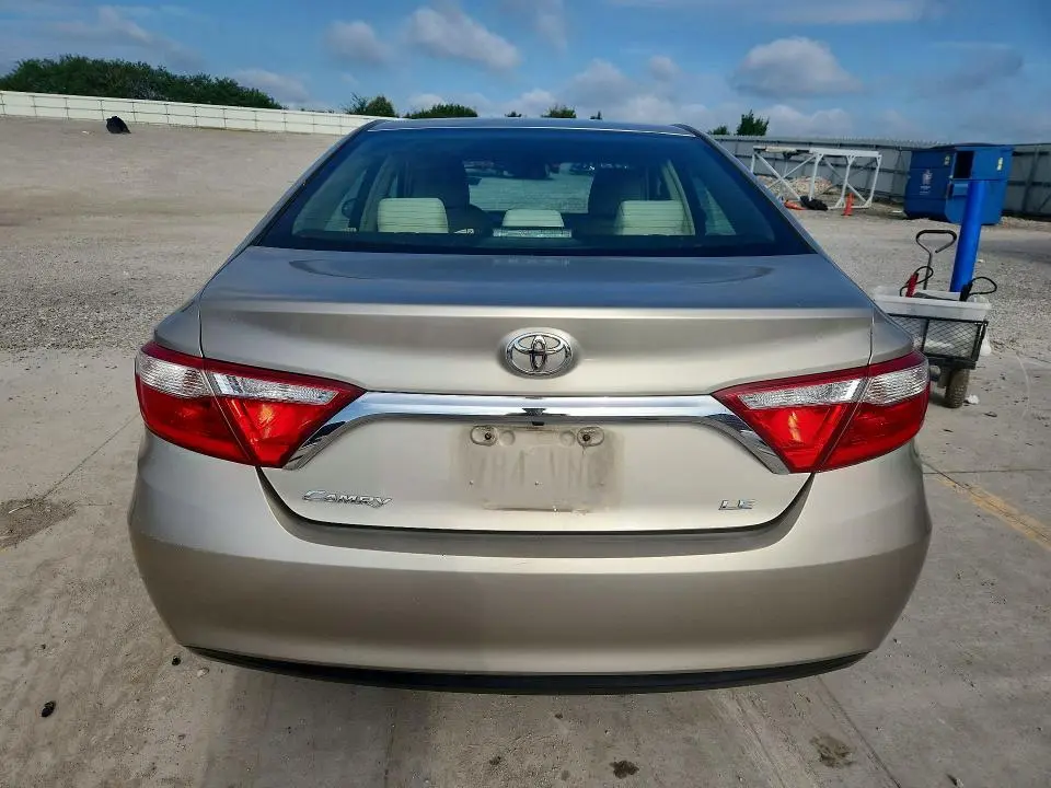 2016 TOYOTA CAMRY LE  