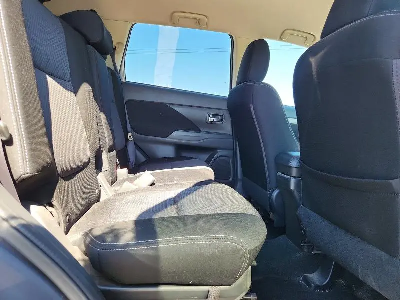 2018 MITSUBISHI OUTLANDER ES  