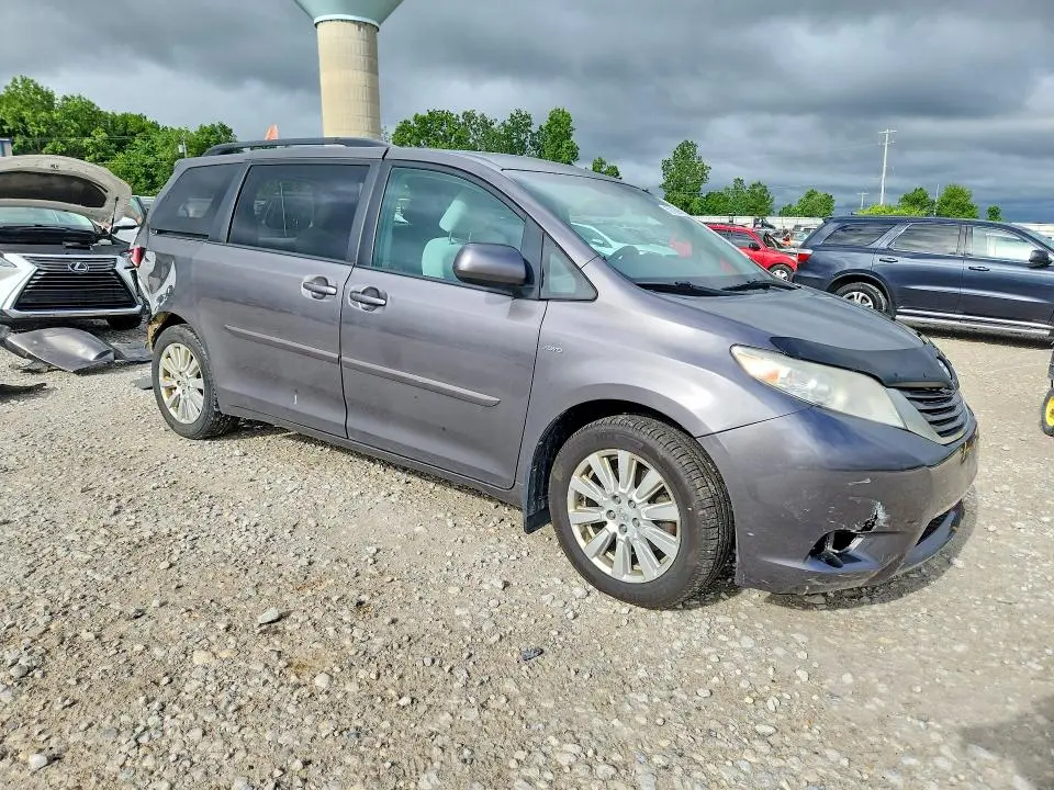 2017 TOYOTA SIENNA LE  