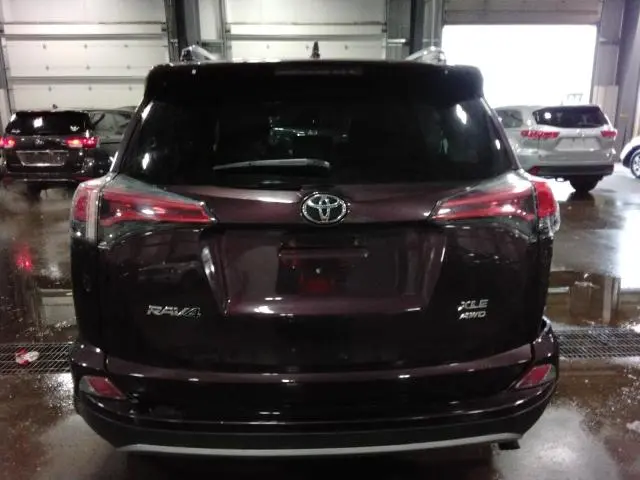 2017 TOYOTA RAV4 XLE  