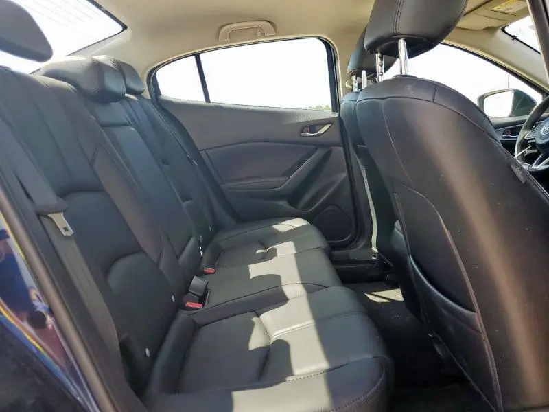 2018 MAZDA 3 TOURING  