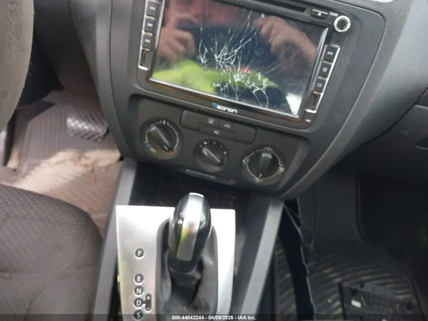2011 VOLKSWAGEN JETTA 2.0L S
