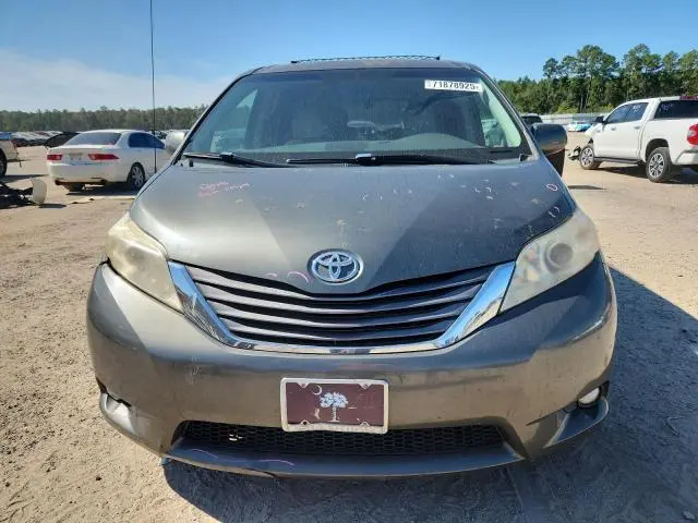 2013 TOYOTA SIENNA XLE