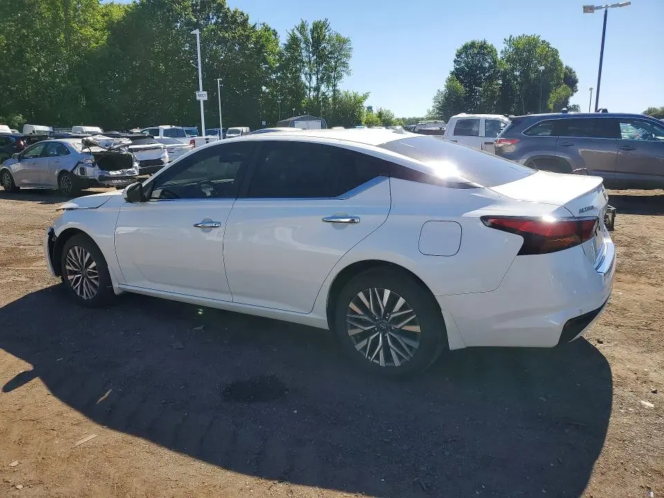 2023 NISSAN ALTIMA SV  