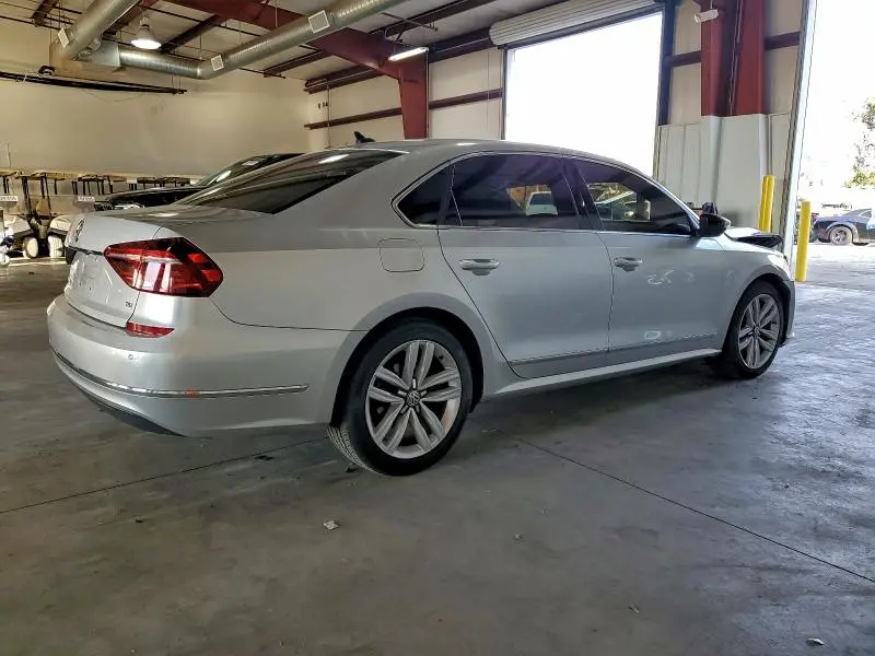 2017 VOLKSWAGEN PASSAT   