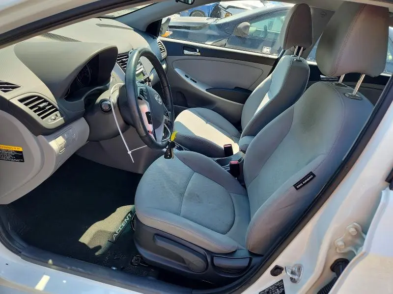 2013 HYUNDAI ACCENT SE  