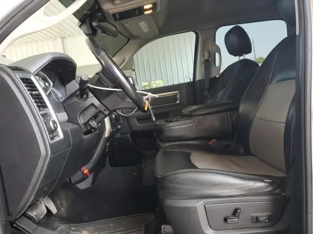 2016 RAM 1500 SLT  