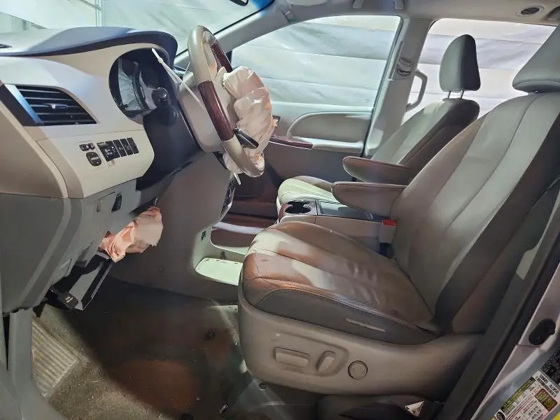 2013 TOYOTA SIENNA LIMITED 7-PASSENGER  