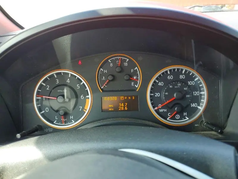 2010 NISSAN TITAN SE  