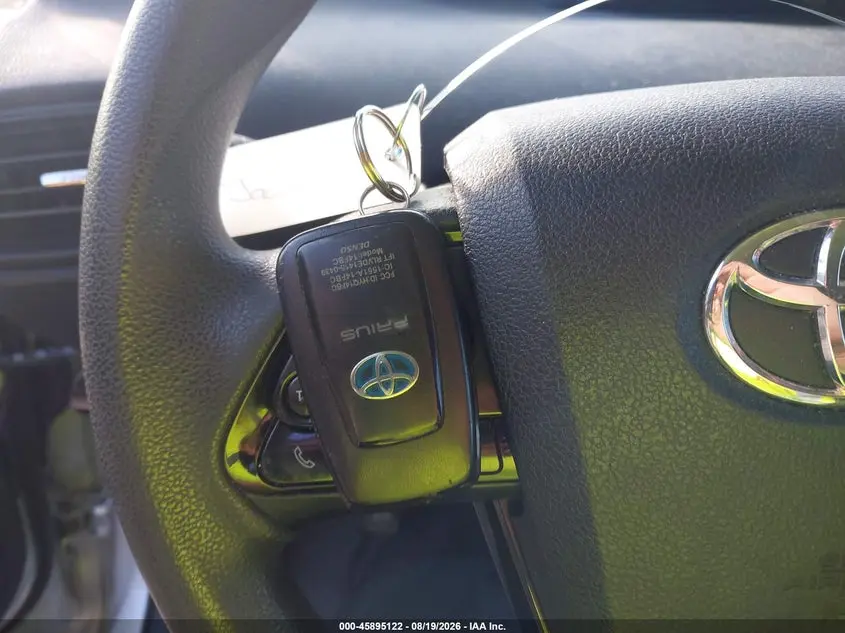 2019 TOYOTA PRIUS LE