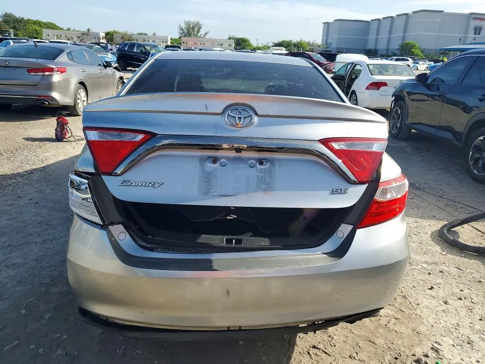 2015 TOYOTA CAMRY SE  